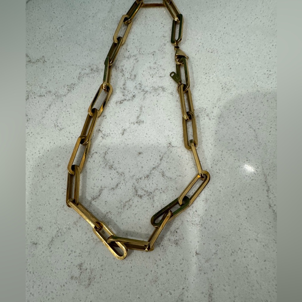 Prettyy necklace.